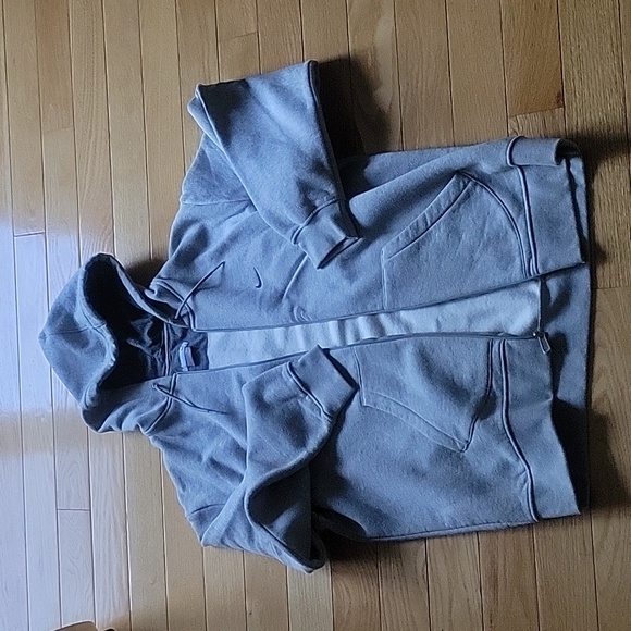Nike zip up hoodie - Picture 2 of 7
